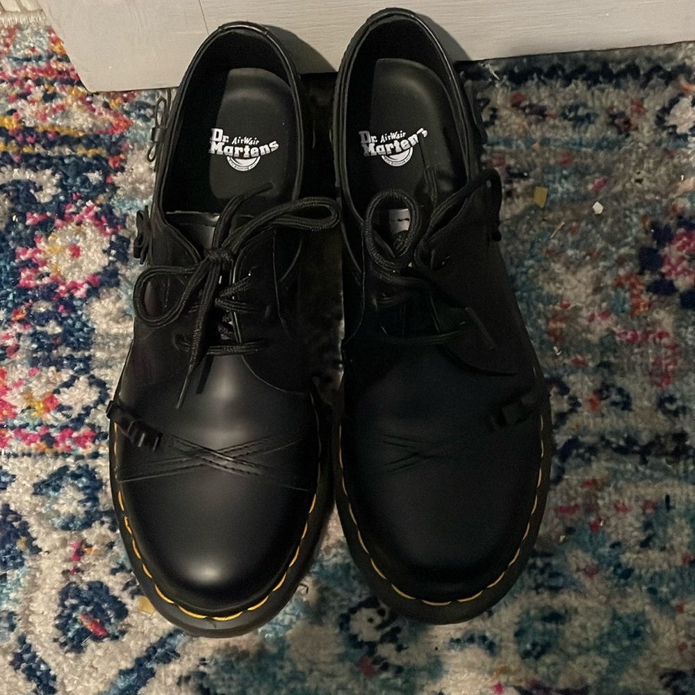 Doc martins bow detail shoes women’s 8.5 men’s 7